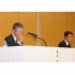 会見した鳥井信宏社長（左）と山田賢治副社長（Ｃ）日刊ゲンダイ