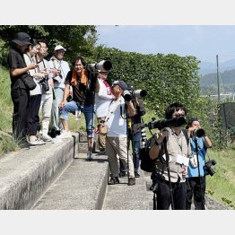 多くのマスコミが集まった（提供写真）