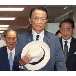 裏の主役はこの3人（Ｃ）日刊ゲンダイ