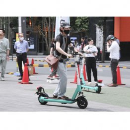 東京都新宿区などが開いた電動キックボードの安全講習会（Ｃ）共同通信社