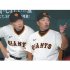 二岡ヘッドコーチ（左）と話す巨人・阿部監督（Ｃ）日刊ゲンダイ