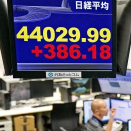 一時4万4000円を突破（Ｃ）共同通信社