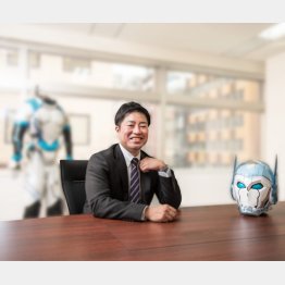 現在もオーガマンのスーツアクターや声を自ら担当している大賀崇浩社長（提供写真）