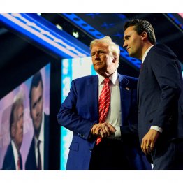 ホワイトハウスは半旗を掲揚（トランプ米大統領とチャーリー・カーク氏）／（Ｃ）ロイター