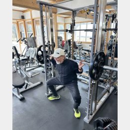 ジムでトレーニングをする筆者（本人提供）