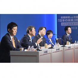 インターネット番組「ニコニコ生放送」主催の討論会（代表撮影）