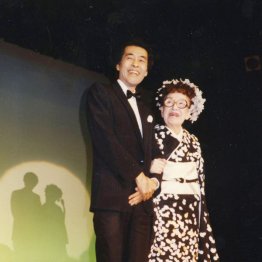 宇野千代さんと（本人提供）