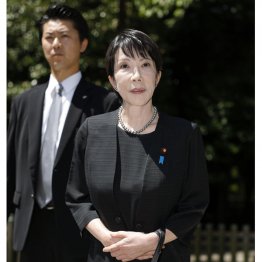 「合祀は立法府の手続きを経ている」、靖国神社参拝をした高市早苗氏／（Ｃ）共同通信社