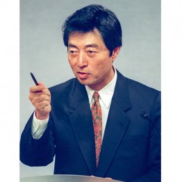 内閣発足後初の会見に臨む細川護熙首相（Ｃ）共同通信社