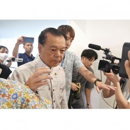 「ハグしたさぁね」／（Ｃ）共同通信社