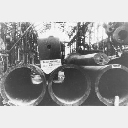 英文の張り紙が付いた潜水艦用救急再圧治療装置の部品。三菱重工長崎造船所太田尾工場では特攻兵器の小型潜航艇「蛟竜」を建造していた（Ｃ）共同通信社