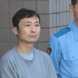 送検される田辺佑介容疑者＝8日午前、小平署（Ｃ）日刊ゲンダイ