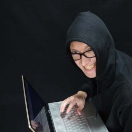 ハッカーは常に狙っている