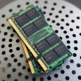 エルピーダメモリが開発したDRAM（ダイナミック・ランダム・アクセス・メモリ）／（Ｃ）共同通信社