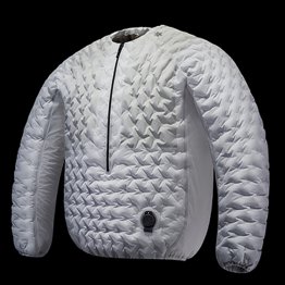 富山の研究開発施設が開発した新型ジャケット（提供）ゴールドウイン