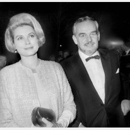 グレース・ケリーとレーニエ3世（Ｃ）ロイター／Bridgeman Images