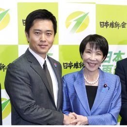 密室で急ごしらえ、束の間の蜜月…（Ｃ）共同通信社