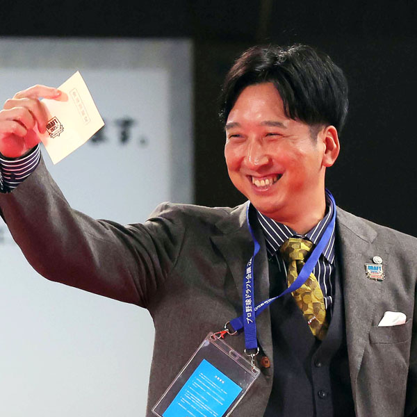 阪神・佐藤輝明が大歓喜した立石正広のドラ1指名…穴埋め要員補充で来