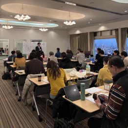 シニアも学んでいる（提供写真）