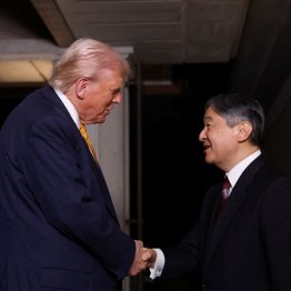 天皇陛下まで政治利用（Ｃ）ロイター=共同