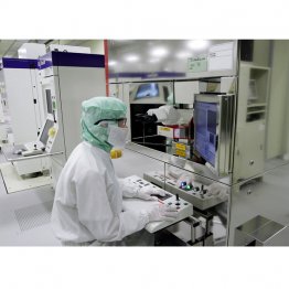 フル生産を続ける、広島エルピーダメモリの半導体工場＝2007年（Ｃ）共同通信社