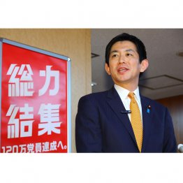 危険なタカ派コンビ（Ｃ）日刊ゲンダイ