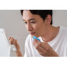 フロスで歯間をキレイに