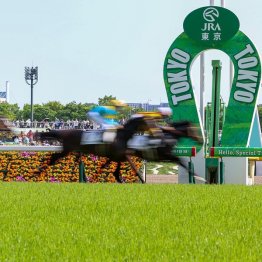 社長のお供で…（Ｃ）日刊ゲンダイ