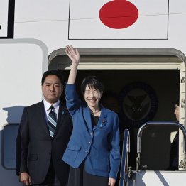 ハイテンション出国（Ｃ）共同通信社