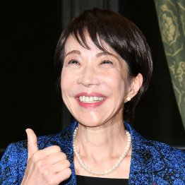 予算通過で満面の笑み（Ｃ）日刊ゲンダイ