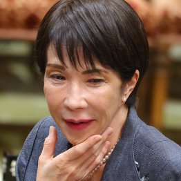 本性ムキ出しに、躊躇なく右に傾倒（Ｃ）日刊ゲンダイ