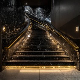 階段も店選びのポイント（提供写真）