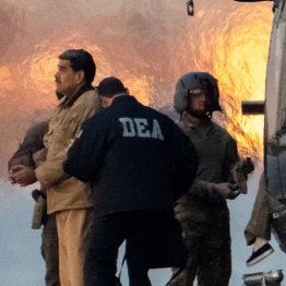 無実を訴えたベネズエラのマドゥロ大統領（左）／（Ｃ）ロイター