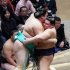 一山本を寄り切る義ノ富士（右）（Ｃ）共同通信社
