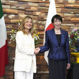 外交優先でズルズル（メローニ伊首相来日）／（Ｃ）共同通信社