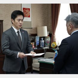 約28億円を投じて出直し選挙（辞職願を提出する吉村洋文知事）／（Ｃ）共同通信社