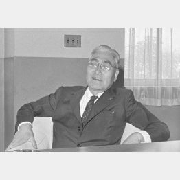 外務官僚として第1回会見の日本側通訳を務めた奥村勝蔵氏（1966＝昭和41＝年撮影）／（Ｃ）共同通信社