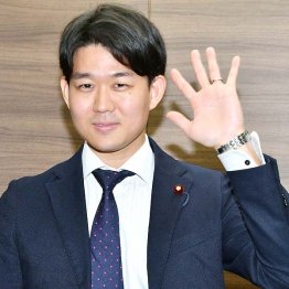 信千代ピンチ！（Ｃ）日刊ゲンダイ