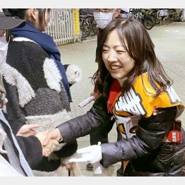 コバホーク妻の評判も上々（Ｃ）日刊ゲンダイ