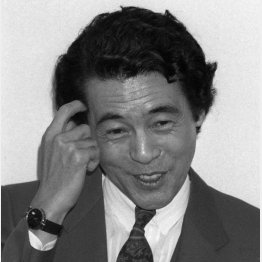 記者会見でNHK退社の弁を語る（Ｃ）共同通信社