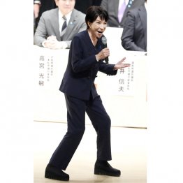 高人気に「許される」とを知っているからこそ、言葉巧みに「国民を欺く」？！（Ｃ）共同通信社