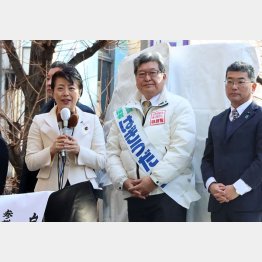 取材から逃げる萩生田光一（Ｃ）日刊ゲンダイ