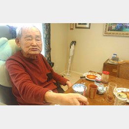 0昼食に缶ビール1本が定番。食欲は旺盛（Ｃ）日刊ゲンダイ