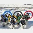 五つの輪が示すもの（スノーボード練習で、左から小野光希、清水さら、工藤璃星、冨田せな、戸塚優斗、山田琉聖、平野流佳）／（Ｃ）共同通信社