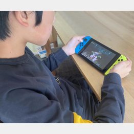 スマホでの平面的な遊びが主流（Ｃ）日刊ゲンダイ