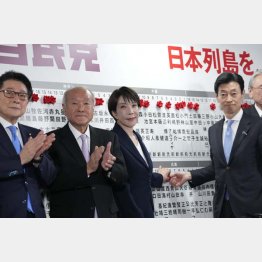 300議席超えという自民の圧勝（Ｃ）共同通信社