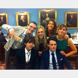 英オックスフォード大学のサマースクールで学んでいた頃（前列左が中川瑛代表、＝提供写真）