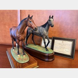 シンボリルドルフ（左）とオグリキャップのオーナメント（提供写真）