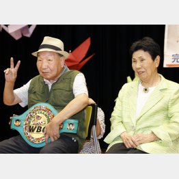 袴田巌さん（左）と姉のひで子さん（Ｃ）共同通信社