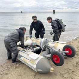 「長生炭鉱」の潜水調査の準備をする関係者（Ｃ）共同通信社